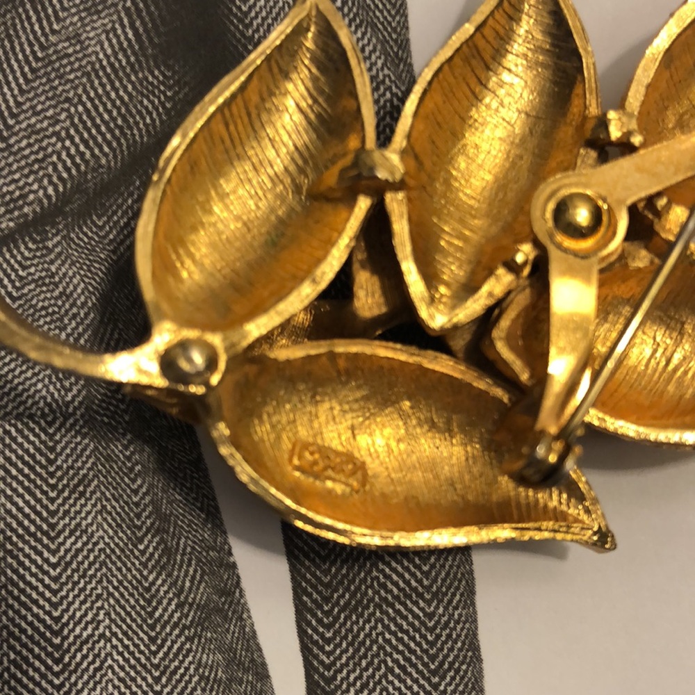 Vintage, gold leaf brooch - Picture 4 of 4